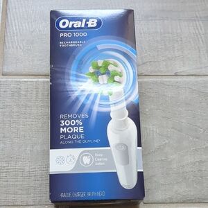 Oral-B Pro 1000 Electric Toothbrush - White
